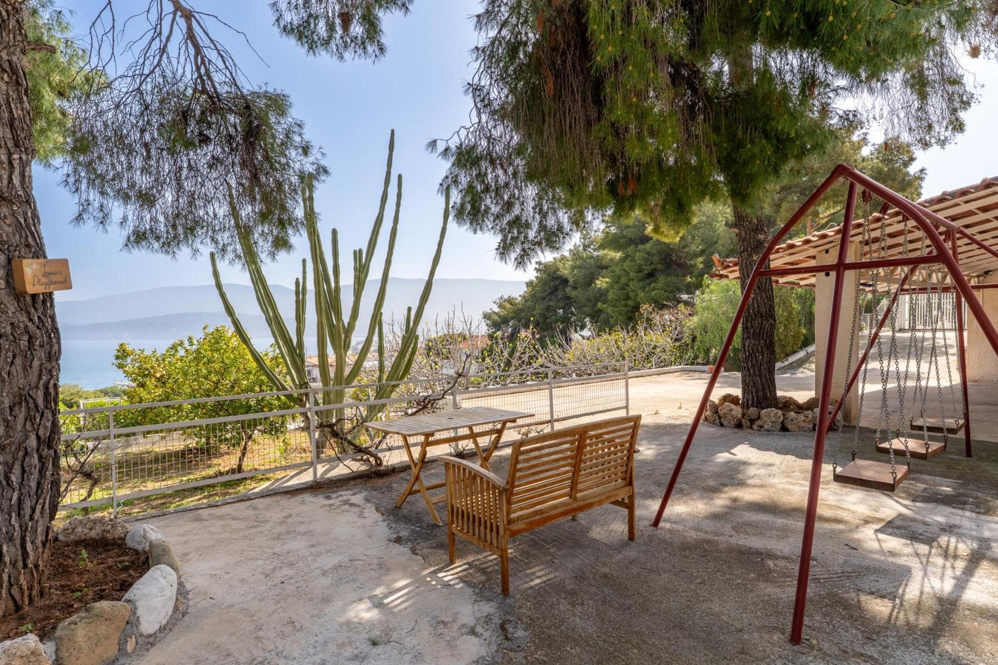 Villa The House Of Gratitude - Poolside Retreat Loutra Elenis Exterior foto