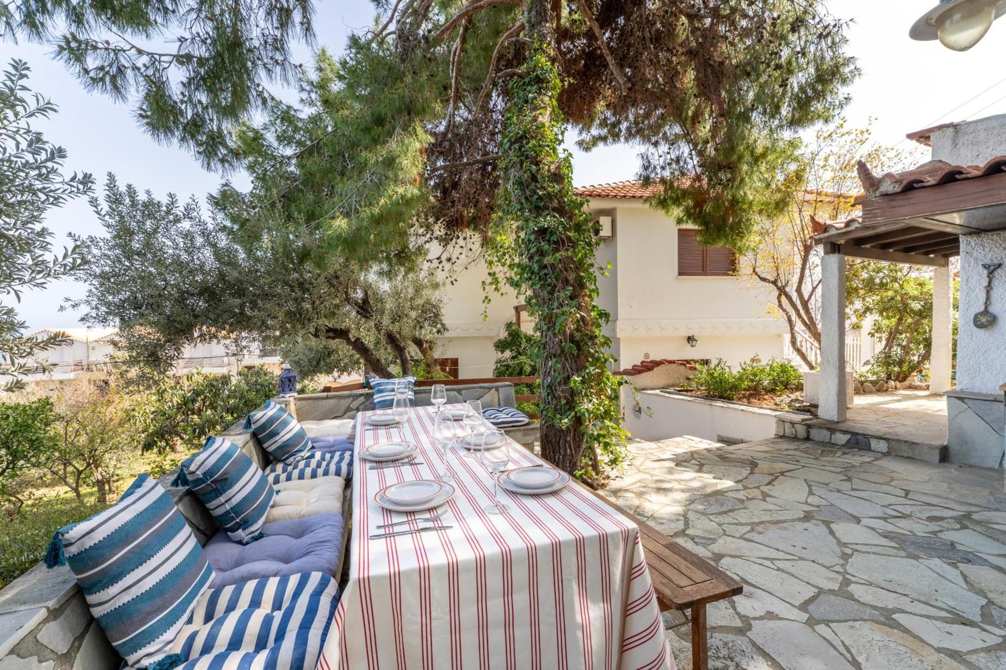 Villa The House Of Gratitude - Poolside Retreat Loutra Elenis Exterior foto